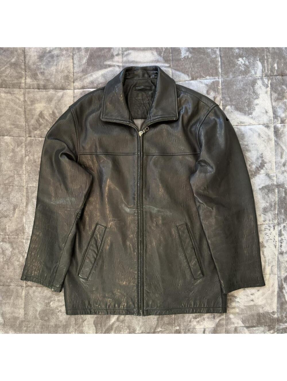 Really nice Roundtree and yorke genuine lamb skin leather jacket
